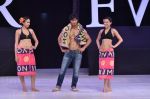 Vidyut Jamwal walk the ramp for Welspun Show at IRFW 2012 in Goa on 1st Dec 2012 (75).JPG