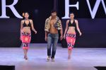 Vidyut Jamwal walk the ramp for Welspun Show at IRFW 2012 in Goa on 1st Dec 2012 (76).JPG