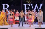Vidyut Jamwal walk the ramp for Welspun Show at IRFW 2012 in Goa on 1st Dec 2012 (88).JPG