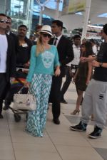 Paris Hilton arrives at Mumbai airport on 3rd Dec 2012 (16).JPG
