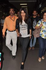 Priyanka Chopra return from Dubai after performing at Ahlan Bollywood show in Airport, Mumbai on 3rd Dec 2012 (29).JPG
