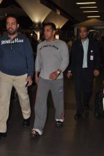 Salman Khan return from Dubai after performing at Ahlan Bollywood show in Airport, Mumbai on 3rd Dec 2012 (3).JPG