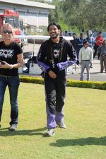 Farhan Akhtar at Aamby Valley skydiving event in Lonavla, Mumbai on 4th Dec 2012 (32).JPG