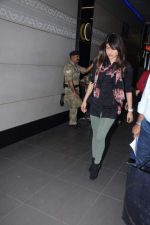 Priyanka Chopra snapped at international airport, Mumbai on 5th Dec 2012 (12).JPG