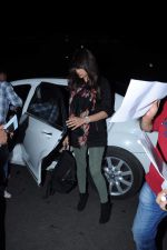 Priyanka Chopra snapped at international airport, Mumbai on 5th Dec 2012 (2).JPG