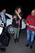 Priyanka Chopra snapped at international airport, Mumbai on 5th Dec 2012 (7).JPG