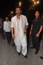 Sunil Shetty snapped at a wedding in RWITC, Mumbai on 6th DEc 2012 (6).JPG