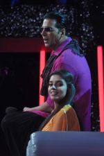 Akshay Kumar, Asin Thottumkal on the sets of Big Boss in Lonavla, Mumbai on 7th Dec 2012 (67).JPG