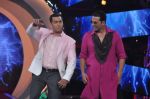 Akshay Kumar, Salman Khan on the sets of Big Boss in Lonavla, Mumbai on 7th Dec 2012 (48).JPG