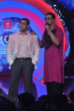 Akshay Kumar, Salman Khan on the sets of Big Boss in Lonavla, Mumbai on 7th Dec 2012 (57).JPG