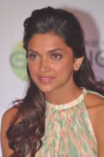 Deepika  Padukone is the new face for Garnier in Trident, Mumbai on 7th Dec 2012 (25).JPG