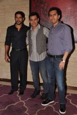 Aamir Khan, Ritesh Sidhwani, Farhan Akhtar at Talaash success bash in J W Marriott, Mumbai on 10th Dec 2012 (55).JPG
