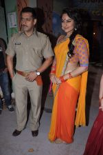 Salman Khan and Sonakshi Sinha on the sets of Diya Aur Baati in Mira Road, Mumbai on 11th Dec 2012 (23).JPG