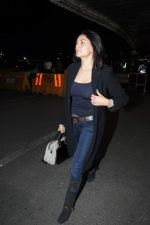 Sushmita Sen snapped at international airport in Mumbai on 11th Dec 2012 (9).JPG