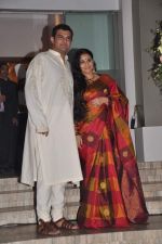 Vidya Balan and Siddharth Roy Kapur_s wedding bash for family in Juhu, Mumbai on 11th Dec 2012 (31).JPG