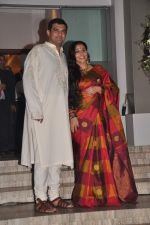 Vidya Balan and Siddharth Roy Kapur_s wedding bash for family in Juhu, Mumbai on 11th Dec 2012 (32).JPG