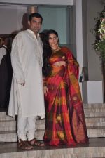 Vidya Balan and Siddharth Roy Kapur_s wedding bash for family in Juhu, Mumbai on 11th Dec 2012 (35).JPG