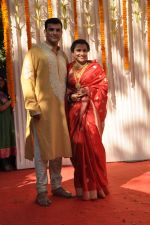 Vidya Balan poses after her wedding with Siddharth Roy in Bandra, Mumbai on 14th Dec 2012 (28).JPG
