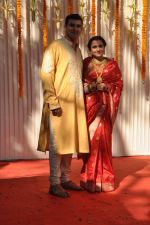 Vidya Balan poses after her wedding with Siddharth Roy in Bandra, Mumbai on 14th Dec 2012,1 (47).JPG