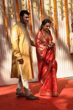 Vidya Balan poses after her wedding with Siddharth Roy in Bandra, Mumbai on 14th Dec 2012,1 (49).JPG