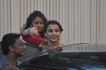 Vidya Balan poses after her wedding with Siddharth Roy in Bandra, Mumbai on 14th Dec 2012,1 (67).JPG