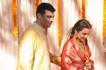 at Vidya Balan poses after her wedding with Siddharth Roy in Bandra, Mumbai on 14th Dec 2012,1 (17).JPG