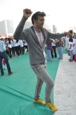 Milind Soman at Pinkathon Event on BKC, Mumbai on 16th Dec 2012 (16).jpg