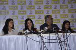 Boney Kapoor, Sridevi, Khushi Kapoor, Jhanvi Kapoor at People_s magazine cover launch in Bandra, Mumbai on 17th Dec 2012 (18).JPG