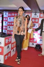 Karisma Kapoor turns RJ for Big FM in Peninsula, Mumbai on 18th Dec 2012 (17).JPG