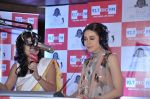 Karisma Kapoor turns RJ for Big FM in Peninsula, Mumbai on 18th Dec 2012 (36).JPG