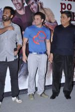 Abhishek Kapoor, Ronnie Screwvala, Sohail Khan at kai po che trailor launch in Cinemax, Mumbai on 20th Dec 2012 (4).JPG