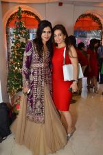 Nisha Jamwal at Zoya Christmas special hosted by Nisha Jamwal in Kemps Corner, Mumbai on 20th Dec 2012 (39).JPG