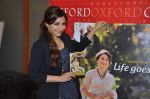 Soha Ali Khan at Oxford Bookstore for a DVD launch in Mumbai on 20th Dec 2012 (10).JPG