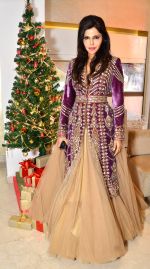 Nisha JamVwal in Rimple & Harpreet at Zoya Christmas special hosted by Nisha Jamwal in Kemps Corner, Mumbai on 20th Dec 2012.jpg