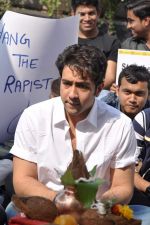 Adhyayan Suman leads protest against rapists in Powai on 22nd Dec 2012 (10).JPG