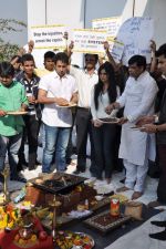 Adhyayan Suman leads protest against rapists in Powai on 22nd Dec 2012 (43).JPG