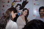 Kareena Kapoor at Richa Lekhera book launch in Bandra, Mumbai on 23rd Dec 2012 (61).JPG