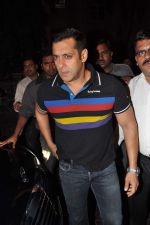 Salman Khan at Anu and Sunny Dewan_s bash in Mumbai on 24th Dec 2012,1 (276).JPG