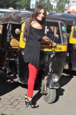 bipasha promotes raaz on streets of mumbai.JPG