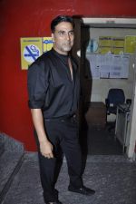 Akshay Kumar at Balak Palak premiere hosted by Reitesh Deshmukh in PVR, Mumbai on 2nd Jan 2013 (40).JPG