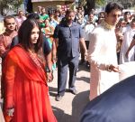 Abhishek Bachchan, Aishwarya Rai Bachchan at Shaad Ali_s Wedding in Bandra, Mumbai on 6th Jan 2013 (18).JPG