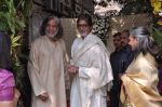 Amitabh Bachchan, Jaya Bachchan at Shaad Ali_s Wedding in Bandra, Mumbai on 6th Jan 2013 (14).JPG