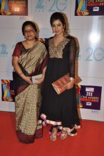 Shreya Ghoshal at Zee Awards red carpet in Mumbai on 6th Jan 2013 (29).JPG