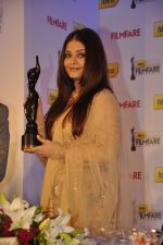 Aishwarya Rai Bachchan announces filmfare awards in Leela Hotel, Mumbai 9th Jan 2013 (115).JPG