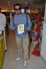 Anurag Kashyap launches book Rajnikant in Mumbai on 13th Jan 2013 (10).JPG