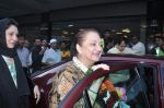 Saira Banu returns from Haj in International Airport, Mumbai on 13th Jan 2013 (11).JPG