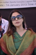 Nagma at kite flying competition hosted by MLA Aslam Sheikh in Malad, Mumbai on 14th Jan 2013 (21).JPG