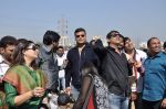 Nagma at kite flying competition hosted by MLA Aslam Sheikh in Malad, Mumbai on 14th Jan 2013 (26).JPG