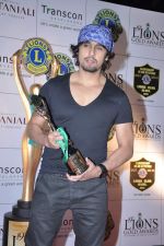 Sonu Nigam at Lions Gold Awards in Mumbai on 16th Jan 2013 (29).JPG