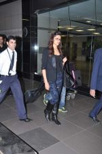 Deepika Padukone arrived in Mumbai Airport on 18th Jan 2013 (11).JPG